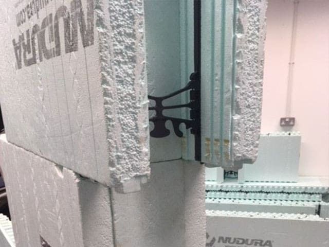 End-cap-straps